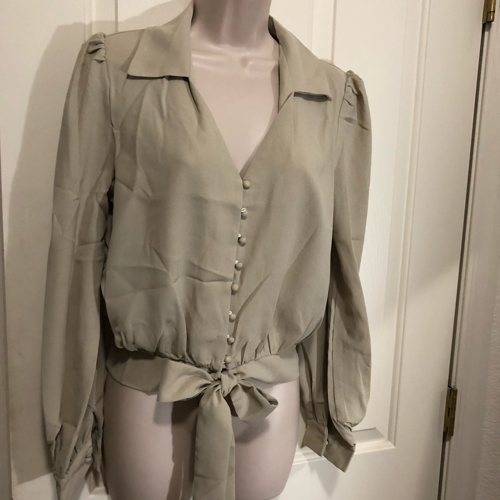 🔹Last 1🔹 Chic Blouse w/ Tie - Picture 6 of 8